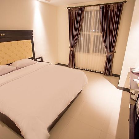 Same Hotel Malang Eksteriør bilde