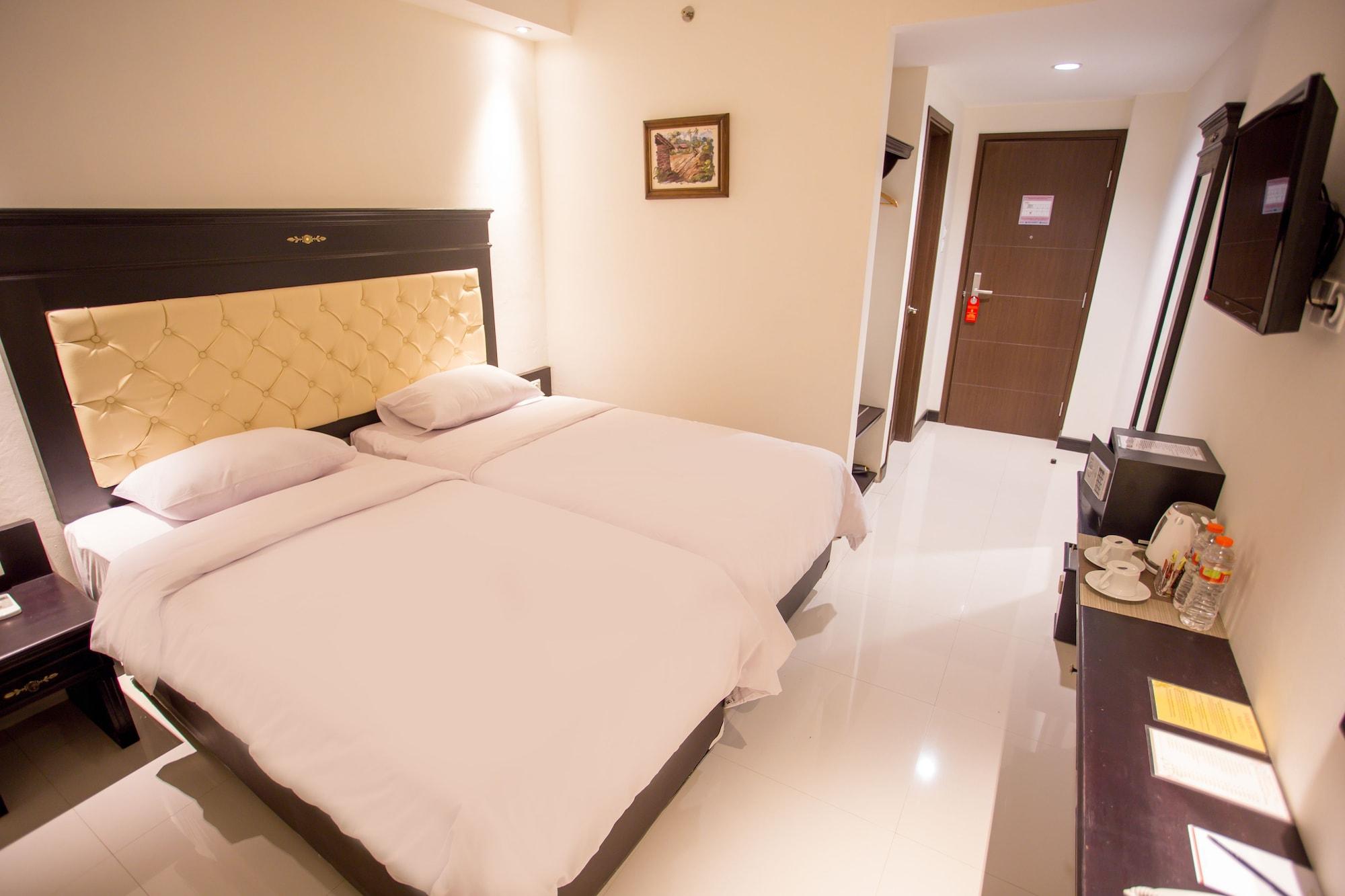 Same Hotel Malang Eksteriør bilde