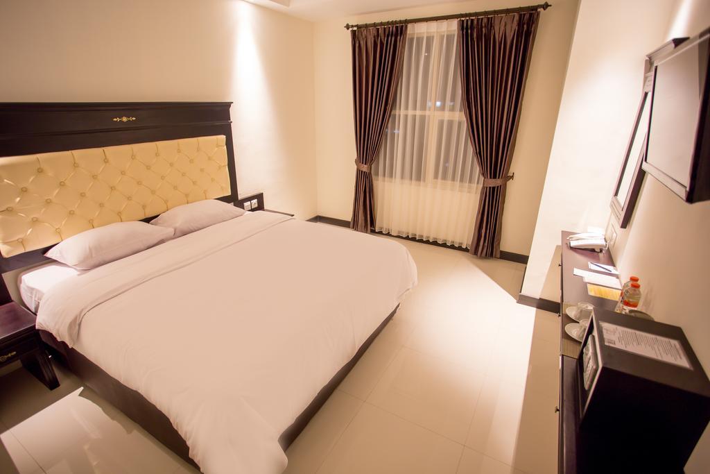 Same Hotel Malang Eksteriør bilde