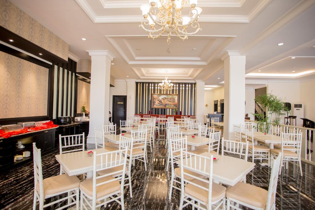 Same Hotel Malang Eksteriør bilde
