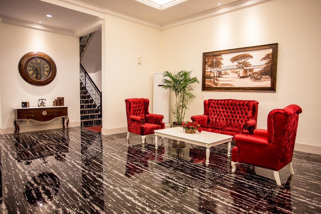 Same Hotel Malang Eksteriør bilde