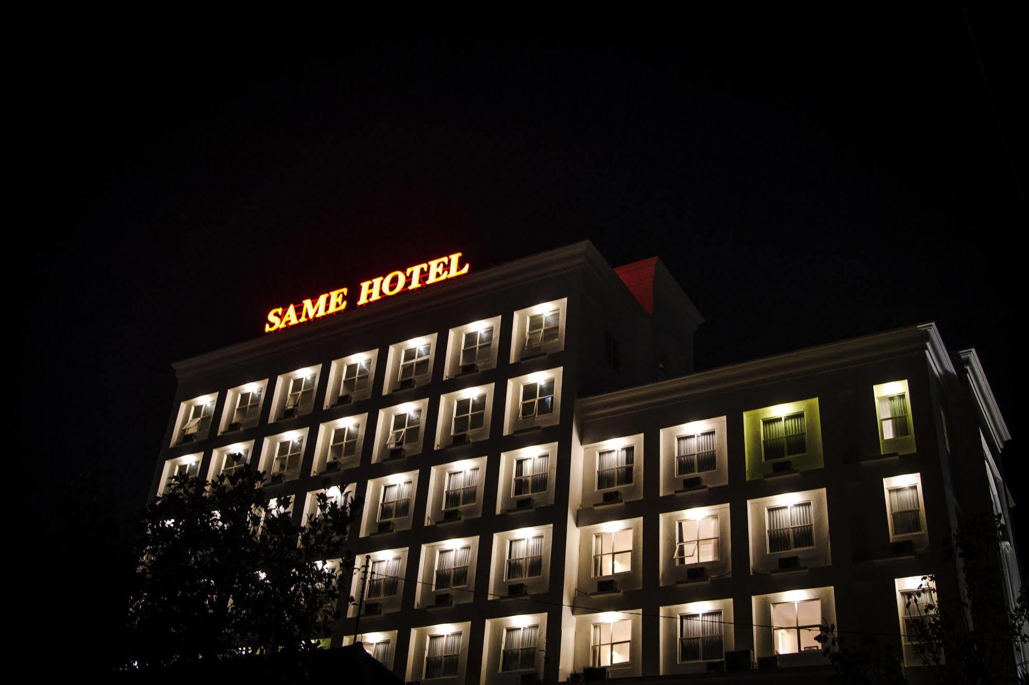 Same Hotel Malang Eksteriør bilde