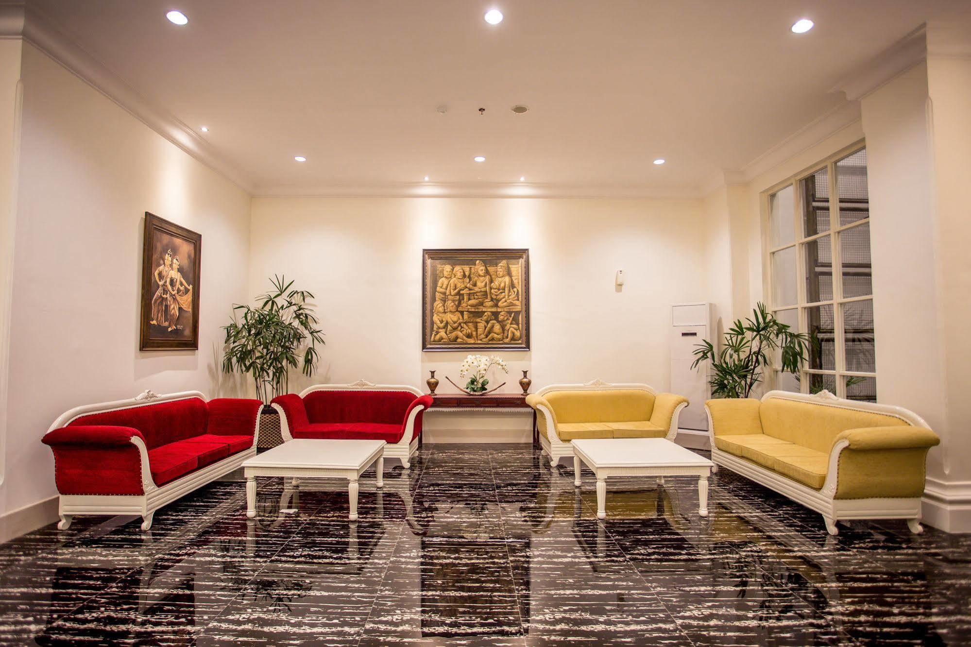 Same Hotel Malang Eksteriør bilde